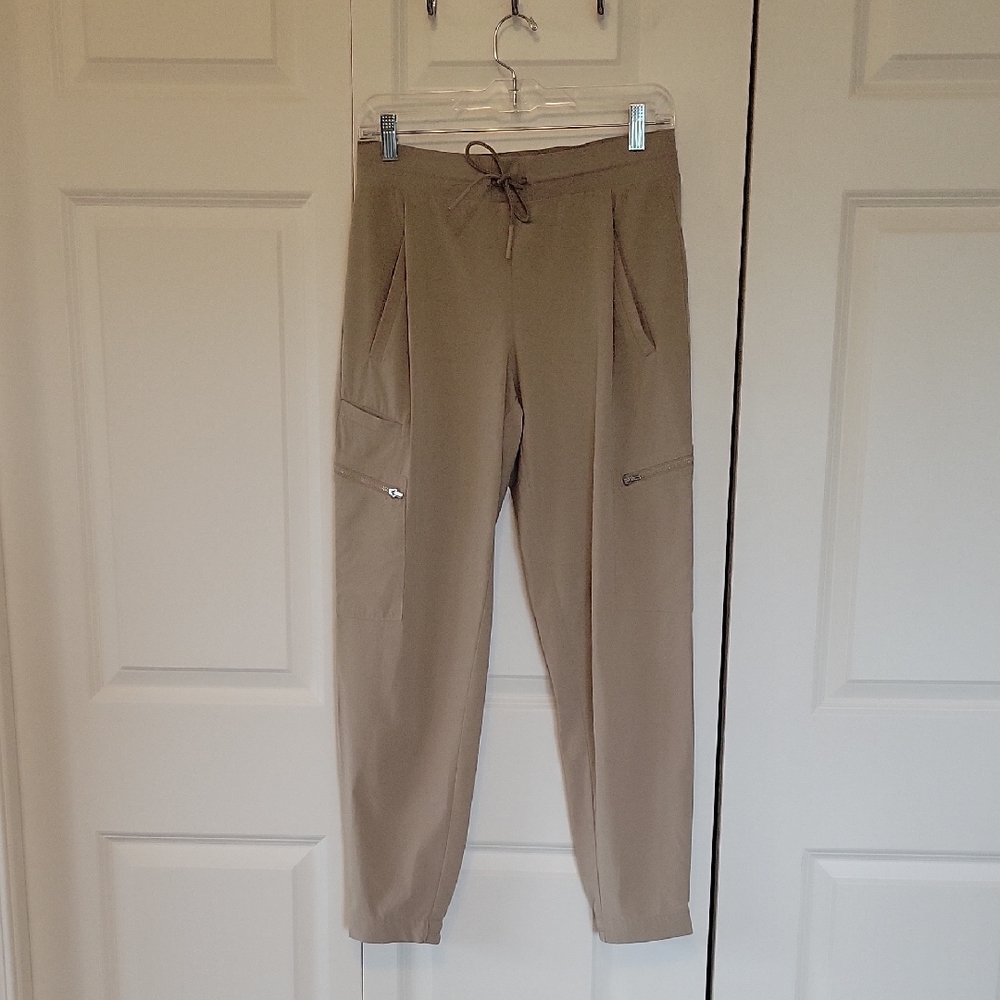 Athleta Womens Size 4 Tan Cargo Pants Relaxed Fit Elastic Cuffs